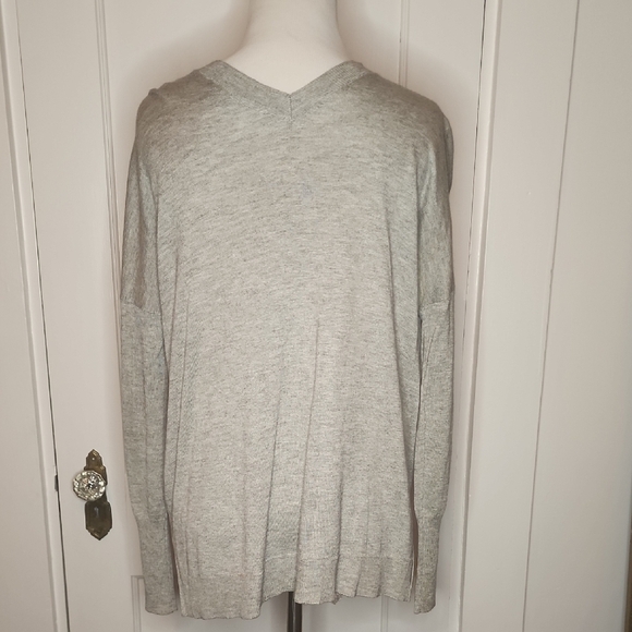 Vince Silk & Cashmere  Grey Weekend V-Neck Sweater - Picture 3 of 5